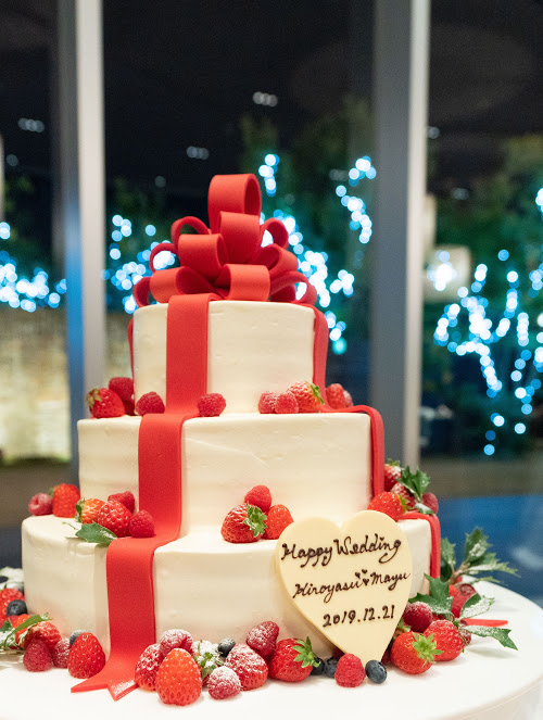 フラワーリボンがかわいい ウエディングケーキ 公式 結婚式場 四日市市 アクアリュクス 三重県四日市駅