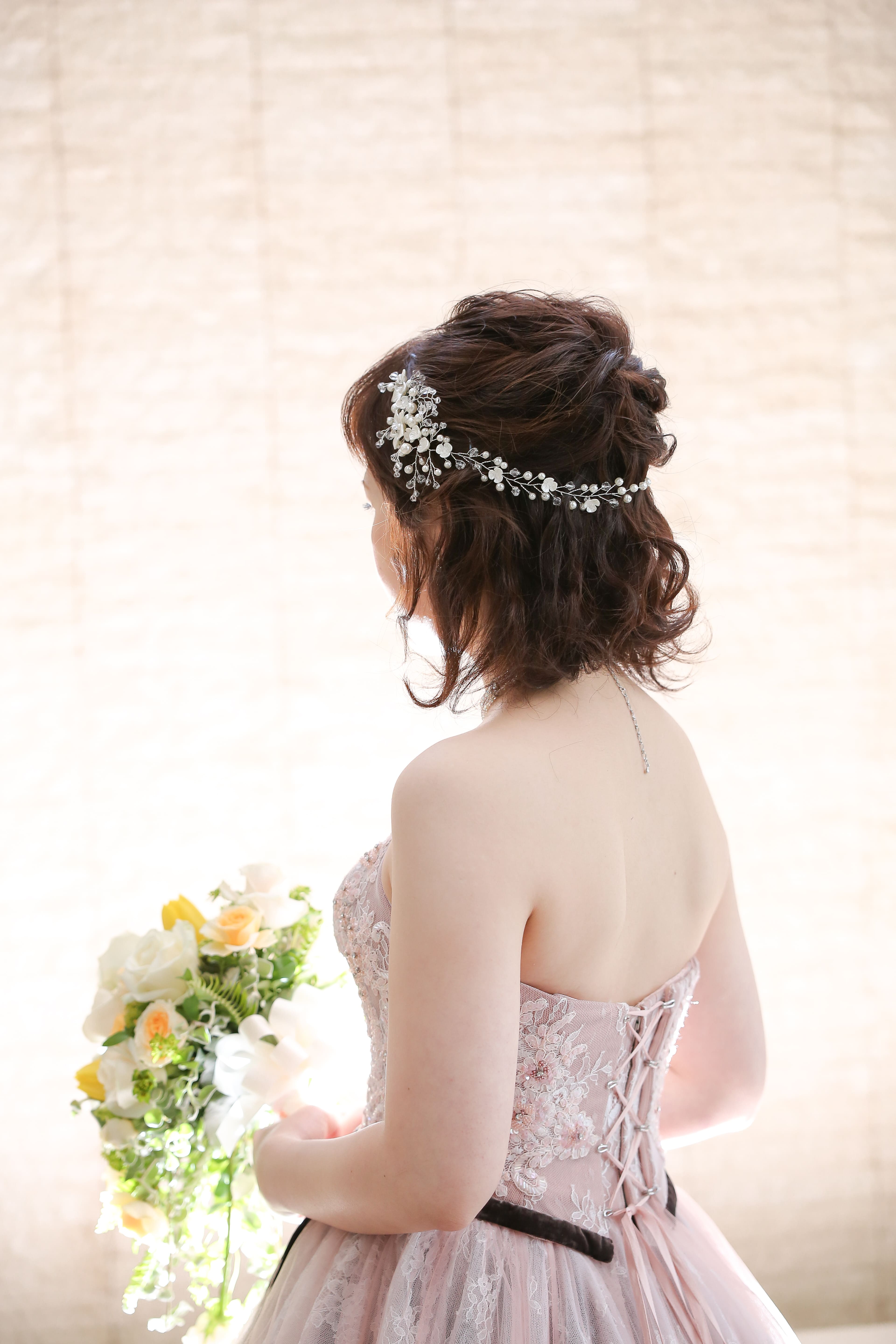 素敵なカラードレスのヘアスタイル 公式 結婚式場 四日市市 アクアリュクス 三重県四日市駅
